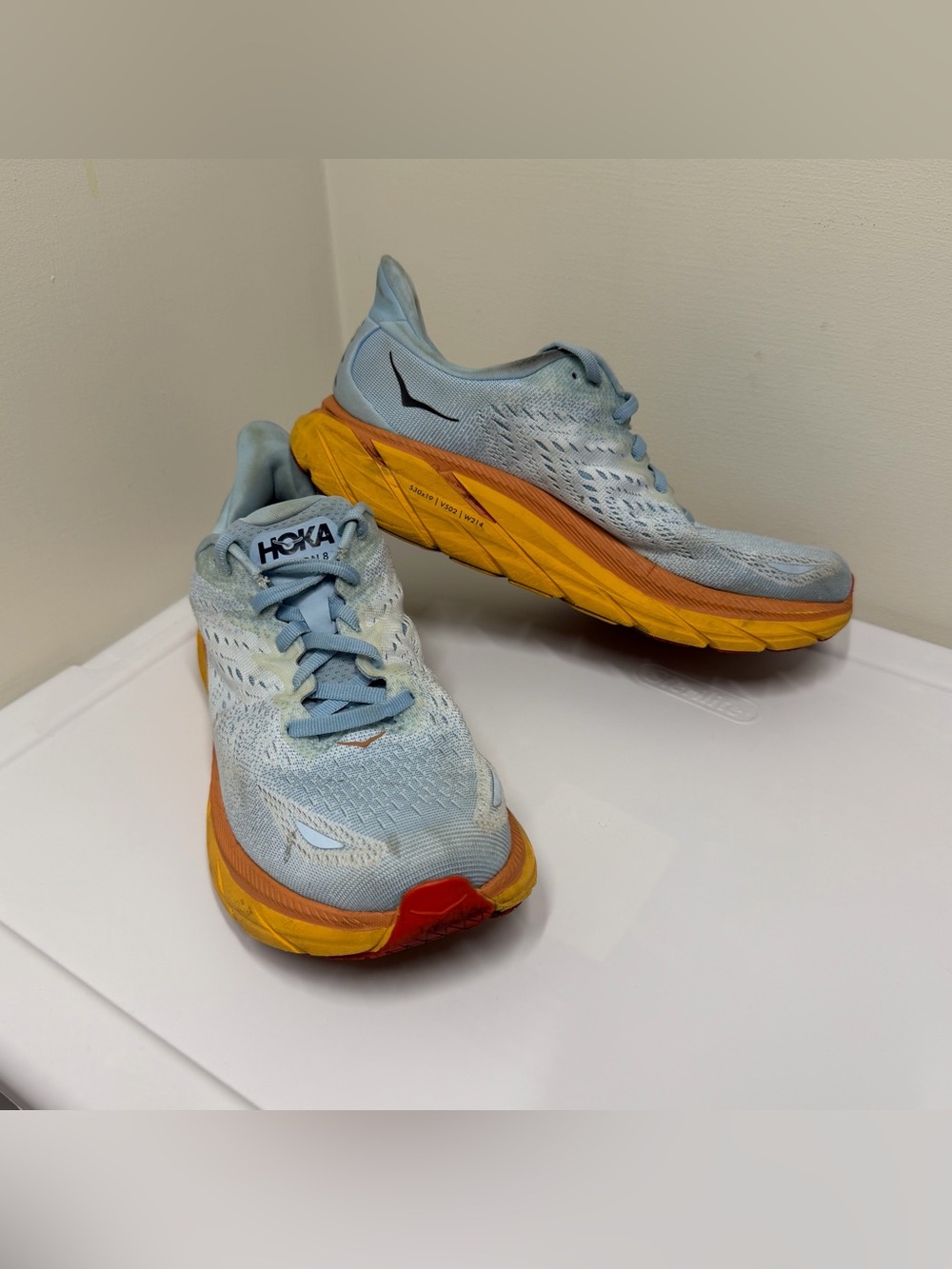 Hoka Clifton 8 size 8